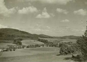 Schönberg bei Obercunewalde : Lausitzer Bergland. Blick von Westen über Schönberg bei Obercunewalde