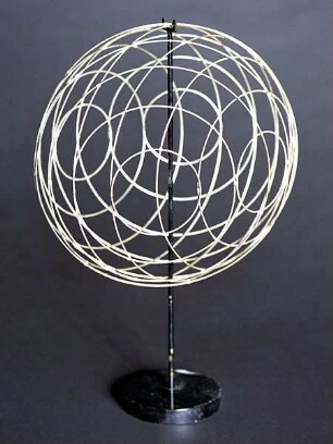 Bewegliches Ellipsoid mit Ständer, versilbert