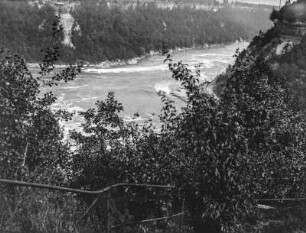 Der Niagara River : Flusslauf des Niagara River in der Nähe der Niagarafälle