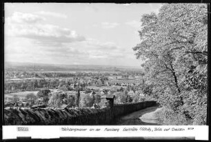 Dresden-Pillnitz, Weinbergmauer an der Hausberg-Gaststätte, Blick auf Dresden