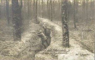 Kriegsbilder aus Frankreich - Laufgraben im Argonnenwald.