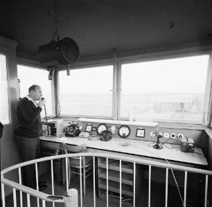 Arbeitsbetrieb auf dem Flugplatz Karlsruhe-Forchheim.