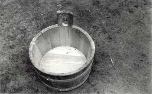 Backtrog aus Sabrodt : Hausrat - landwirtschaftlicher Hausrat - Geschirr. Ort: Zabrod / Sabrodt. Haus Nr. 7. Backtrog.