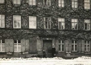 Dresden-Neustadt : Wohnhaus Platz der Einheit 1, Portal