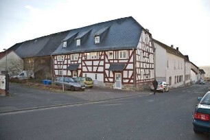Sachgesamtheit Vetzberger Hof; Biebertal, Burgstraße, Hofstraße 8, Hofstraße 6, Hofstraße 4, Burgstraße 9, Burgstraße 7, Burgstraße 15, Burgstraße 13, Burgstraße 11