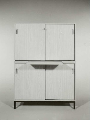 Schiebetürschrank (Modell 412)