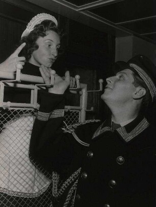 Günter Pfitzmann, Edith Hancke in Aus Daffke, Rauchfang