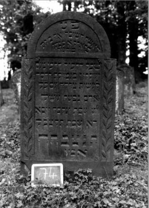 Grabstein 74 [Nir S. 69 Nr. 7.09]
