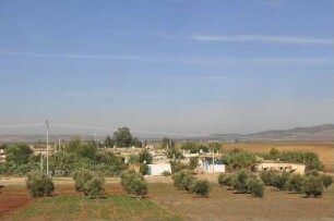 Meknes - Landschaft mit Ackerflächen : Landschaft mit Ackerflächen in der Nähe von Meknes, aufgenommen am 28. Oktober 2010