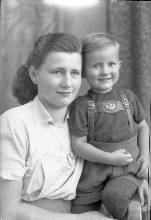 Portraitaufnahme Mutter und Sohn