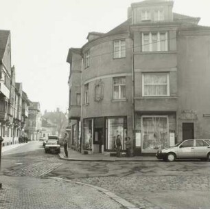 Dresden-Weißer-Hirsch. Wohnhaus "Alter Hirsch" (um 1910) mit Ladeneinbauten, Collenbuschstraße 28. Eckansicht