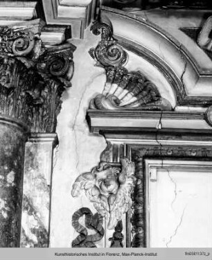 Innendekoration : Seitenwände des Kirchenraumes : Seitenaltäre