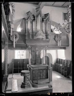 evangelische Pfarrkirche; Altar mit Orgel