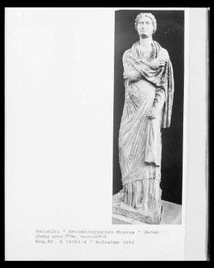 Statue einer unbekannten Frau