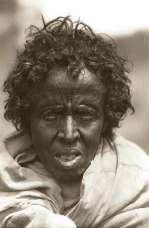 Porträt einer Frau aus der Volksgruppe der Galla (Abhu)