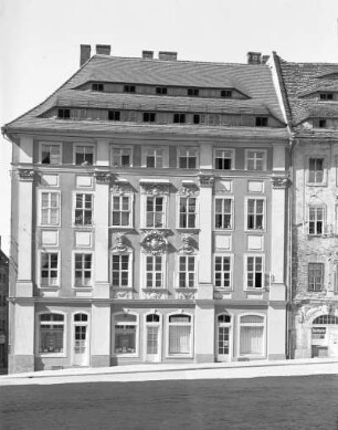 Bautzen, Hauptmarkt 8. Wohnhaus mit Läden (um 1720). Straßenfront (Aufnahme nach der Sanierung)