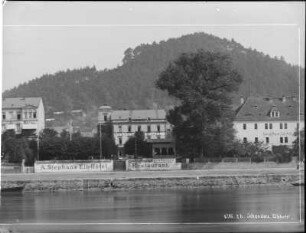 Schandau (Bad Schandau). Hotel Stadt Berlin, Stephans Elb-Hotel und Königliches Haupt-Zollamt. Ansicht von der Elbe