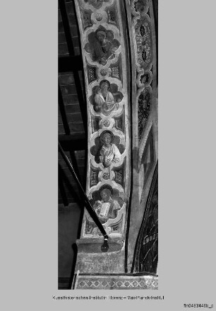 Innendekoration der Kirche San Michele Arcangelo : Bogenlaibung mit Christus und den Aposteln