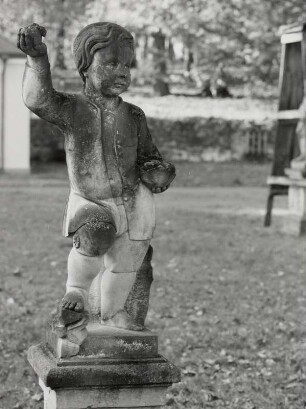 Putto mit Apfel und Schale