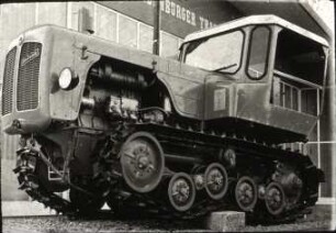 Kettenschlepper "Urtrak"