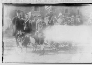 Volksfest Sigmaringen 1924; Geißenwagen mit Kindern
