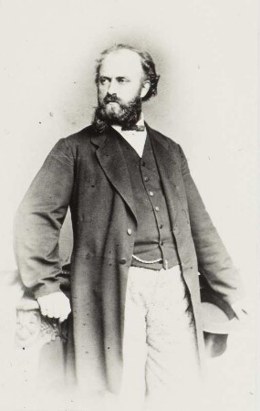 Porträt Eugen Degele (1834-1886; Sänger). Albuminabzug auf Karton (Carte-de-visite mit Atelieraufdruck verso)