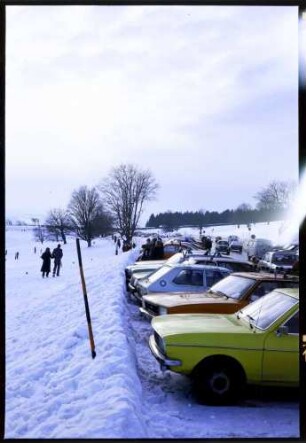 Schauinsland: Autoparkreihe an der Passstraße