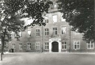 Frankfurt/Oder, Universität : Frankurt/Oder. Universität. Hoffront
