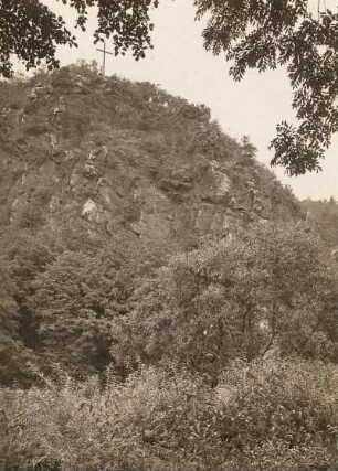 Zschopautal unterhalb Waldheim. Kreuzfelsen des Meinsberger Spitzberges. Ansicht über die Zschopau