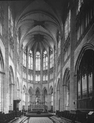 Evreux (Eure), Kathedrale Notre Dame, Inneres, Blick durch das Mittelschiff zum Chor