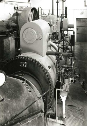 Lokomobile mit Rundschieber-Steuerung. 140 PS (103 kW), 13 at (1275 kPa). R. Wolf AG Magdeburg-Buckau (Nr. 25882), 1937. Pockau (Pockau-Lengefeld), Säge- und Holzverarbeitungswerk (vormals H. Lorenz)