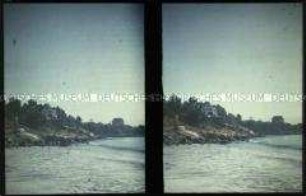 Blick auf den Strand der Stadt Zapallar an der chilenischen Pazifikküste