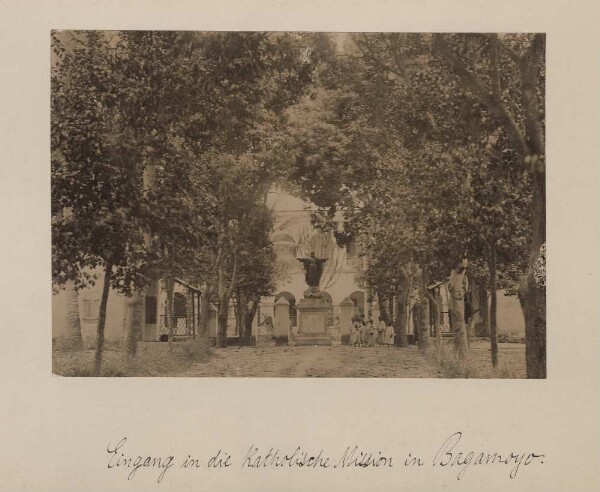 Entrée de la mission catholique de Bagamoyo