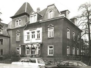 Dresden-Trachau, Wilder-Mann-Straße 50. Wohnhaus. Straßenansicht mit Einfriedung