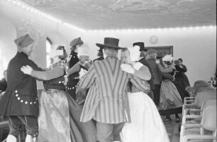 Freiburg: dänische Tanzgruppe im Rathaus