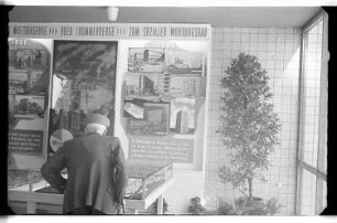 Kleinbildnegativ: Ausstellung, Rathaus Kreuzberg, 1963