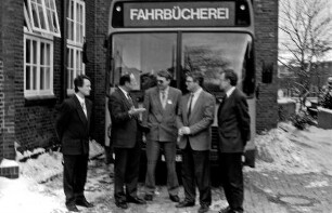 Fahrbücherei des Kreises Stormarn: Präsentation des neuen Bücherbusses