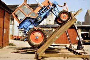Portaltraktor TK 80 T; Bestimmung der Hangeinsatzgrenze