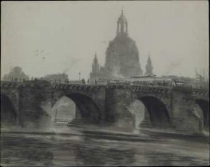 Augustusbrücke in Dresden mit Frauenkirche