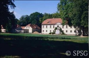 Potsdam, Park Sacrow, Rondell südlich des Schlosses.