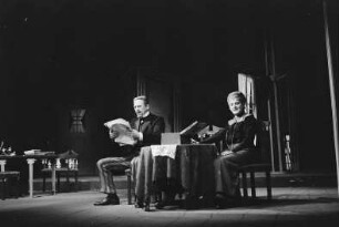 Szenenbilder aus der Komödie "Der Teufelsschüler" von George Bernard Shaw am Hebbel-Theater Berlin