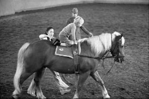 Therapeutisches Reiten für spastisch gelähmte Kinder beim Reiterverein 1908 Durlach e.V.