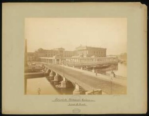 Kolonnaden auf der Museumsinsel, Berlin: Säulengang am Spreeufer, Alte Nationalgalerie und Neues Museum im Hintergrund