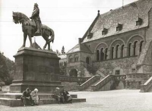 Goslar, Kaiserhaus und Reiterstandbild Kaiser Barbarossas : Kaiserhaus, Südflügel und Standbild Kaiser Barbarossas. Saalbau der ehemaligen Salischen Kaiserpfalz