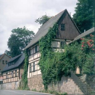 Fachwerkhäuser auf Stützmauer : Hohnstein, Obere Straße. Fachwerkhäuser auf Stützmauer