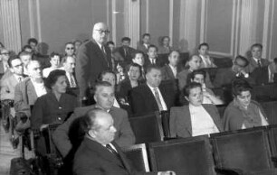 Madrid (Spanien): Konferenz; bei Diskussionen