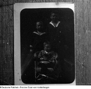 Porträt Ruth Seydewitz und Repro eines alten Kinderbildes (mit Ruth Seydewitz?)
