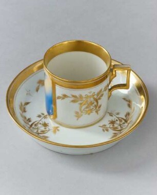 Empire-Tasse mit Unterteller mit Amor nach Raffael Mengs