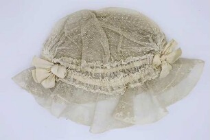 Spitzenhaube aus Tüll
