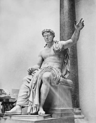 Kolossalstatue eines Kaisers (Kopf Trajans)